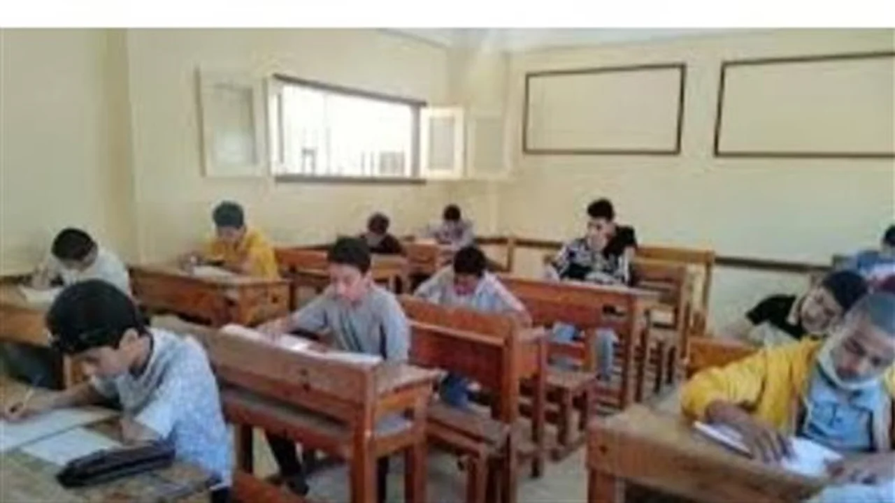 بنسبة نجاح 77.58%.. محافظ القليوبية يعتمد نتائج الشهادة الإعدادية ورابط الاستعلام الرسمي